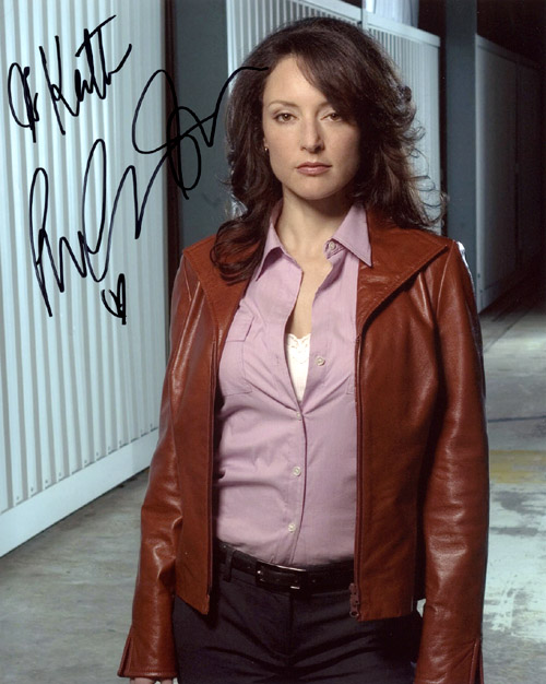 Next photo of Lola Glaudini